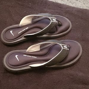 Nike women's flip flops